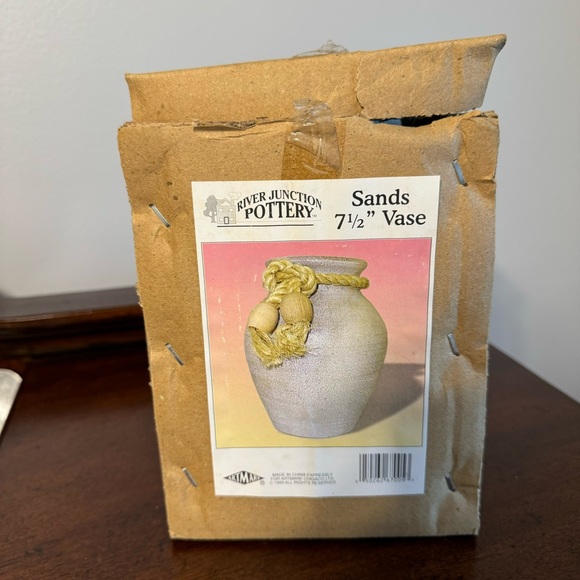 RIVER JUNCTION POTTERY - 7.5” - SAND COLOR VASE JUG. NEW IN BOX - Picture 2 of 5